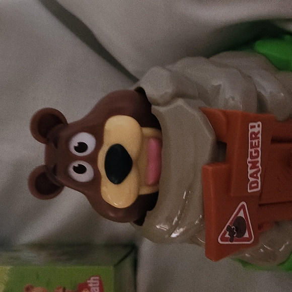 Goliath, Beware of the bear game. - Picture 8 of 12